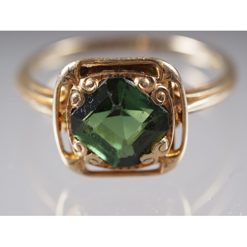 337 - A Victorian 14ct gold ring, set tourmaline, size M, 2.6g