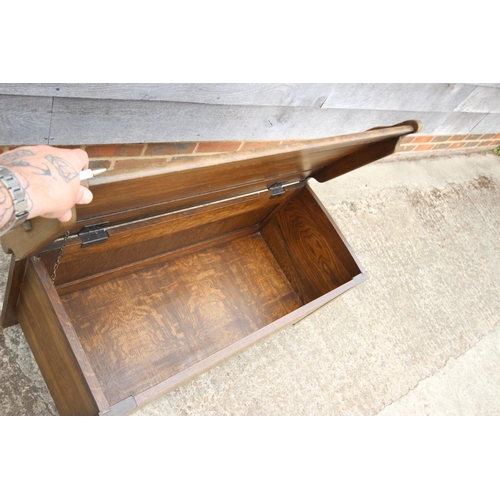 501 - A 1930s oak arcade carved front linen chest, 39