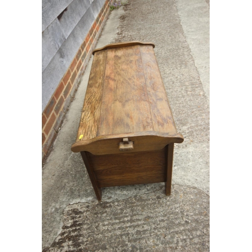 501 - A 1930s oak arcade carved front linen chest, 39