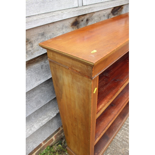 579 - An Edwardian  walnut, satinwood banded and ebony strung open bookcase, on bracket feet, 42