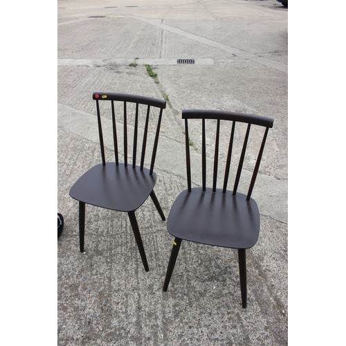 591 - A pair of 1950s Ercol spindle back side chairs, on splay supports and an Ercol extending dining tabl... 