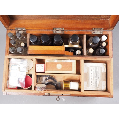 106 - A microscopist's 19th century slide preparation kit, in mahogany case