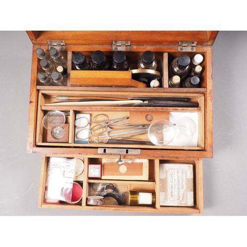 106 - A microscopist's 19th century slide preparation kit, in mahogany case