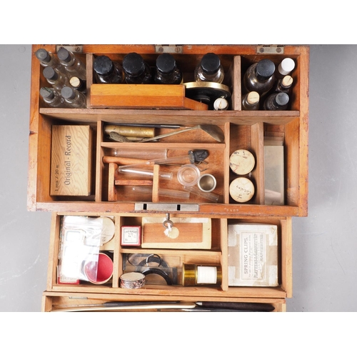 106 - A microscopist's 19th century slide preparation kit, in mahogany case