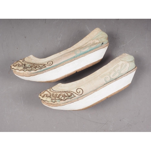 156 - A pair of mandarin's silk shoes