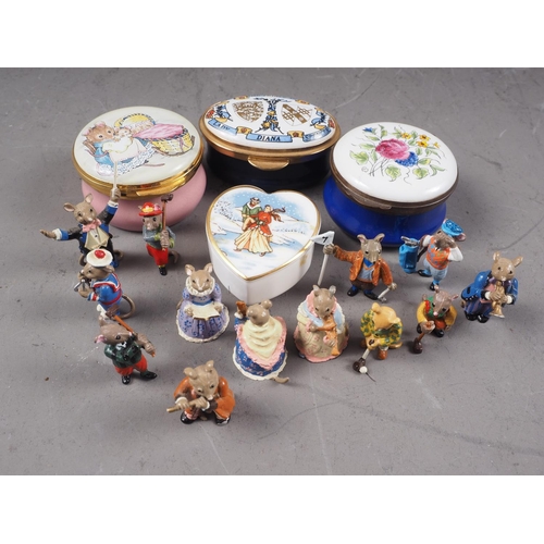 192 - Four enamelled pill boxes, a set of miniature painted lead mouse musicians and a similar set of golf... 