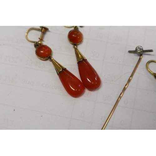 335 - A pair of agate yellow metal set drop earrings, a similar pair of green stone earrings and a stick p... 