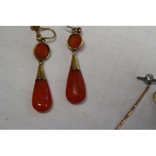 335 - A pair of agate yellow metal set drop earrings, a similar pair of green stone earrings and a stick p... 