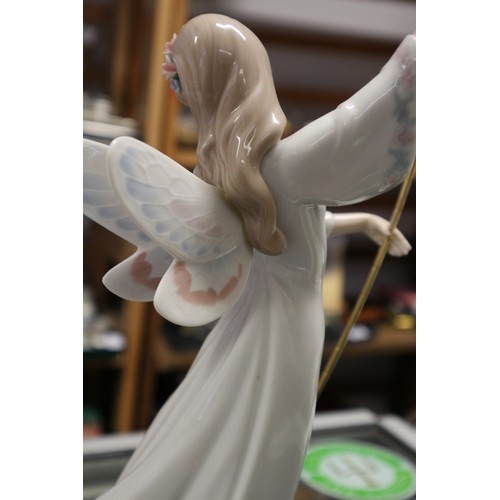 11 - A Lladro figure, 