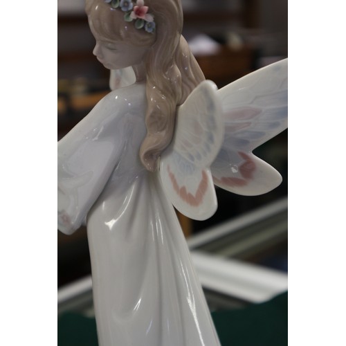 11 - A Lladro figure, 