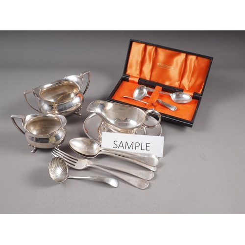 294 - A quantity of loose silver plated cutlery, a sugar bowl, a sauce boat, a milk jug and other items