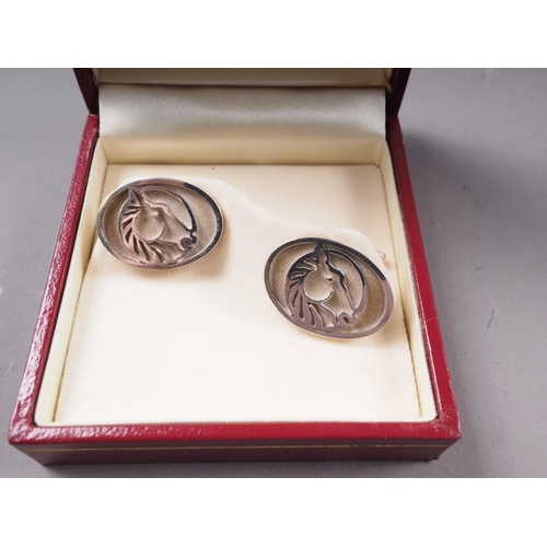 400 - A pair of silver cufflinks, decorated horses heads, five Victorian and later silver brooches and a p... 