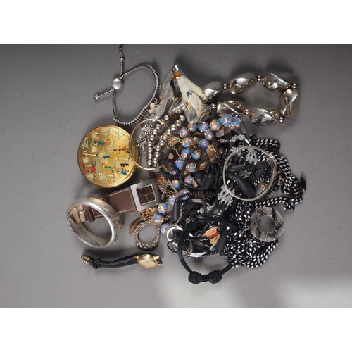 420 - A selection of costume and other jewellery, including a hinged silver bangle, a silver bracelet in t... 