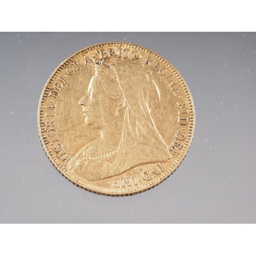 448 - A gold sovereign, dated 1899