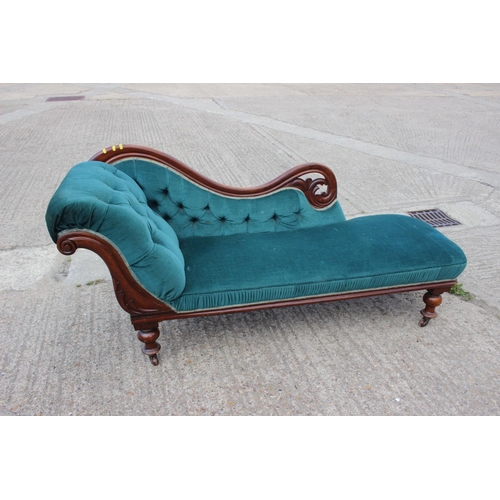 584 - A late 19th century mahogany framed chaise longue, upholstered in a turquoise velour, on turned and ... 