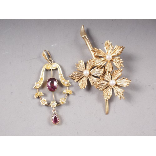 434 - A 9ct gold and seed pearl floral brooch, 9g, and a 9ct gold amethyst and seed pearl pendant 2.1g (la... 