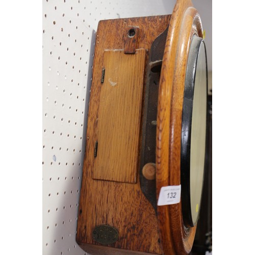 132 - A GWR single fusee wall clock, in oak case (formerly at Reading Station) with LMS brass plate, 16