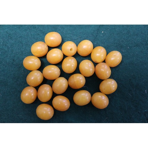 364 - A number of loose butterscotch/egg yolk amber beads, the largest oval bead 16mm wide, and a number o... 