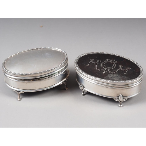 153 - An oval silver dressing table box, with tortoise shell and pique decorated lid, and an oval silver d... 