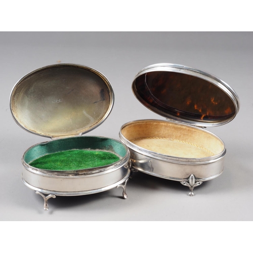 153 - An oval silver dressing table box, with tortoise shell and pique decorated lid, and an oval silver d... 