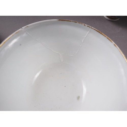 46 - A Canton porcelain dish, decorated figures, 9 3/4