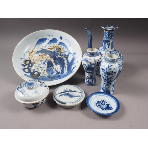 47 - A Chinese blue and white porcelain ewer, a pair of blue and white porcelain vases, a similar dish, a... 