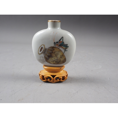 40 - A Chinese porcelain snuff bottle, decorated crickets, seal mark to base, on wooden stand, 2 1/4