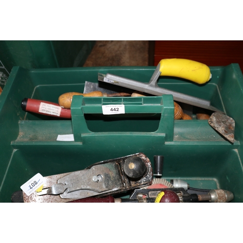 442 - A number of spirit levels, a tool tray, plasterer's hand tools, drills, tradesman's leather belts, e... 