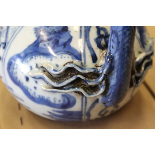 47 - A Chinese blue and white porcelain ewer, a pair of blue and white porcelain vases, a similar dish, a... 