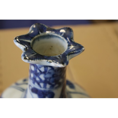 47 - A Chinese blue and white porcelain ewer, a pair of blue and white porcelain vases, a similar dish, a... 