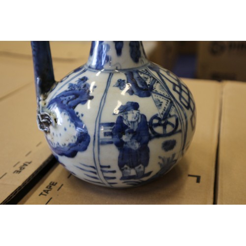 47 - A Chinese blue and white porcelain ewer, a pair of blue and white porcelain vases, a similar dish, a... 