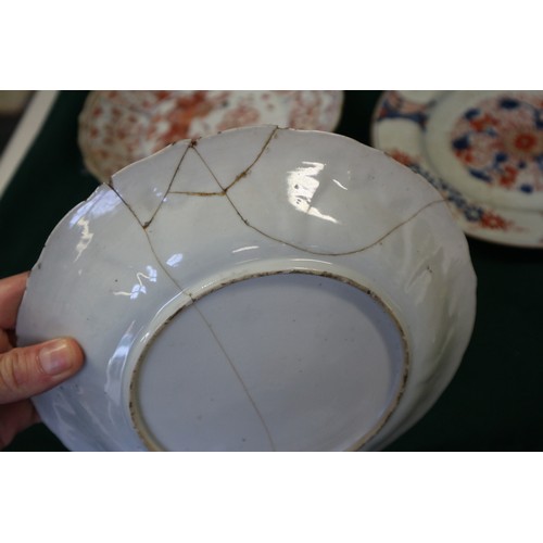 59 - An Imari shallow dish (cracks), 1