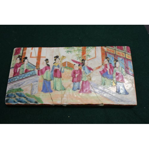 46 - A Canton porcelain dish, decorated figures, 9 3/4