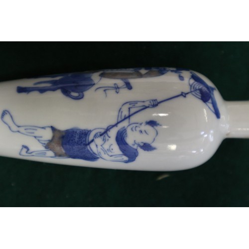 42 - A Chinese blue and white porcelain miniature vase, decorated figure on horseback, four-character mar... 