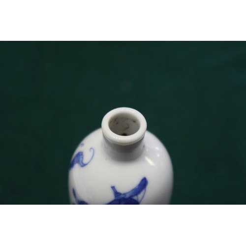 42 - A Chinese blue and white porcelain miniature vase, decorated figure on horseback, four-character mar... 