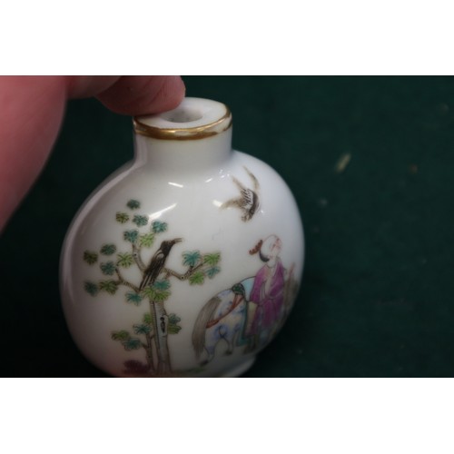 39 - A Chinese porcelain snuff bottle with figure decoration, seal mark to base, 2 1/2