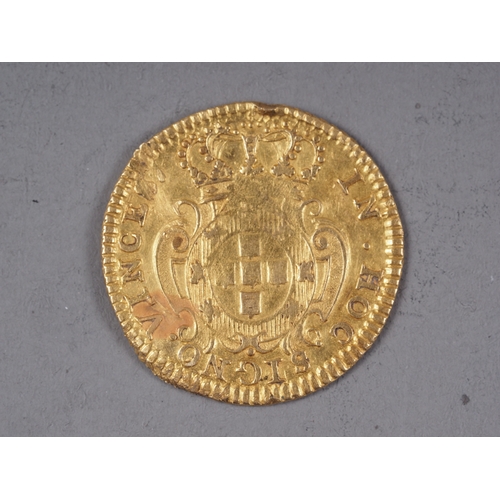 414 - A Joannes V 1722 gold Escudo, 3.5g (damages to edge)