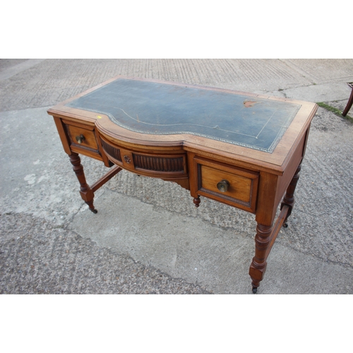 497 - A late 19th century oak break bowfront desk with tooled leather top over three drawers, on turned an... 