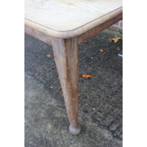 552 - A 19th century oak kitchen table, on turned supports and pad feet, 48