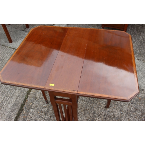 607 - An Edwardian mahogany and banded Sutherland tea table, 24