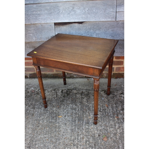 640 - A mahogany table, 22