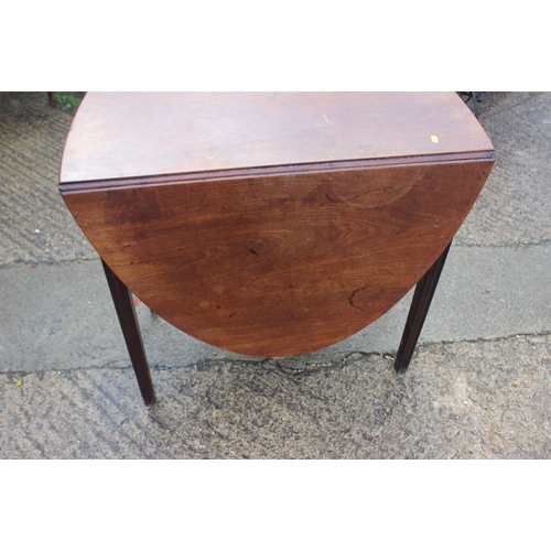 655 - A mahogany oval drop leaf table, on moulded supports, 31 1/2