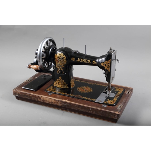 289 - A Jones Cylinder Shuttle sewing machine, serial number B562939