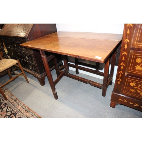 548 - An antique provincial oak drop leaf dining table, on square gate leg supports, 39