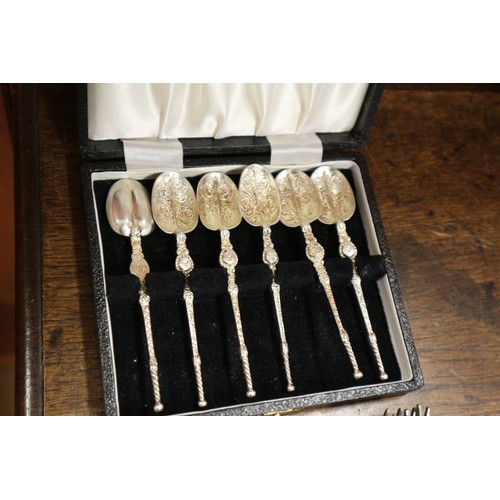 343 - An eight place set of silver plated Kings pattern cutlery, a set of six plated tea spoons with a pai... 