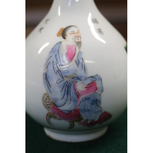 109 - A Chinese garlic vase with figure and character decoration, with seal mark to base 6 3/4