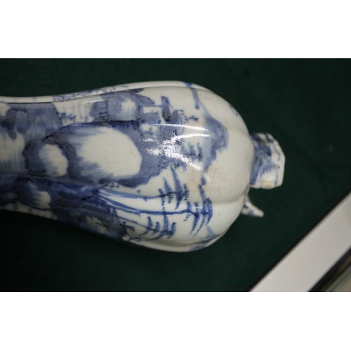 61 - A Chinese porcelain blue and white cylinder vase, 10