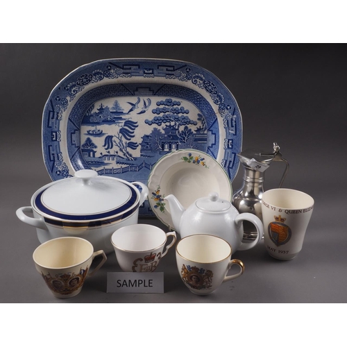 29 - A London Pottery Globe teapot, a quantity of commemorative china, a blue and white willow pattern pl... 