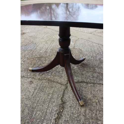 545 - A mahogany double pedestal dining table of Georgian design with two extra leaves, on tripod splay su... 