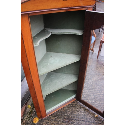 561 - An Edwardian satinwood box, ebony line inlaid and shell paterae cornice corner cupboard enclosed oge... 